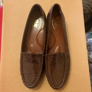 Women’s SAS loafers size 8.5 slim width